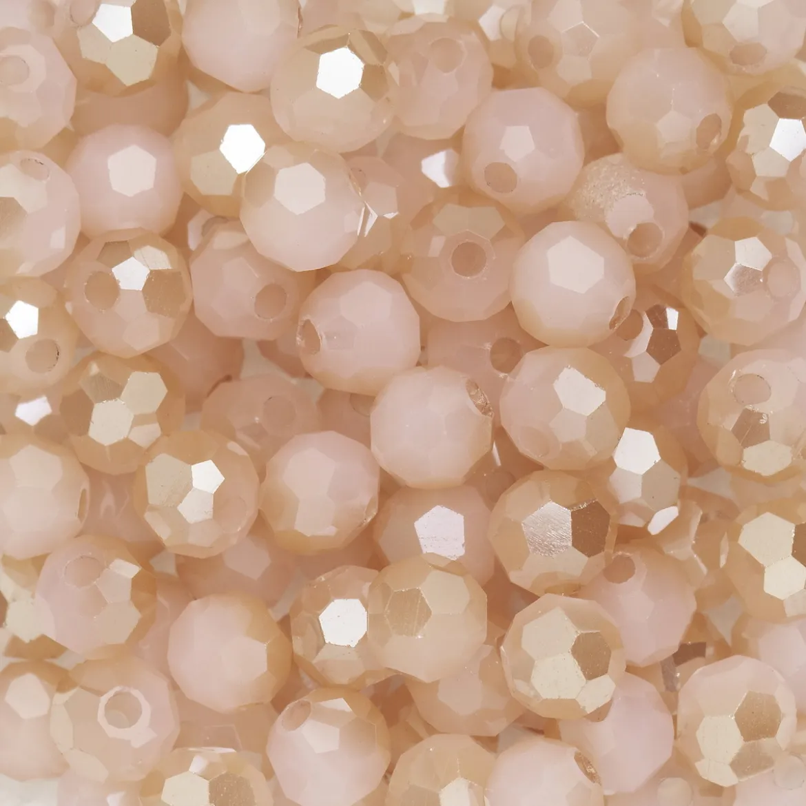 95 fasetterade glaspärlor på sträng, 4 mm i diameter – rosa