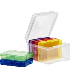 Förvaringslåda av plast, 18,5×21,5×14 cm, med 6 askar i olika färger à 17×12×3 cm