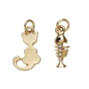 2 guldfärgade hängen charms, katt 11×17,2 mm, fiskben 8×16,5 mm