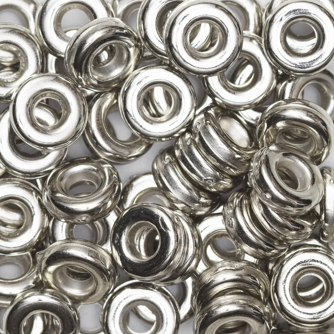 Heishi-pärlor i rör – silvermetallic heishis, Ø6 mm (hårda)