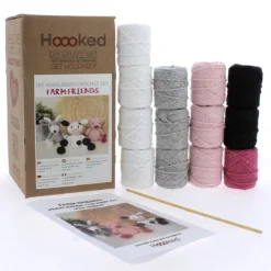 Hooked DIY-kit Farm friends, virka 3 glada kompisar från bondgården