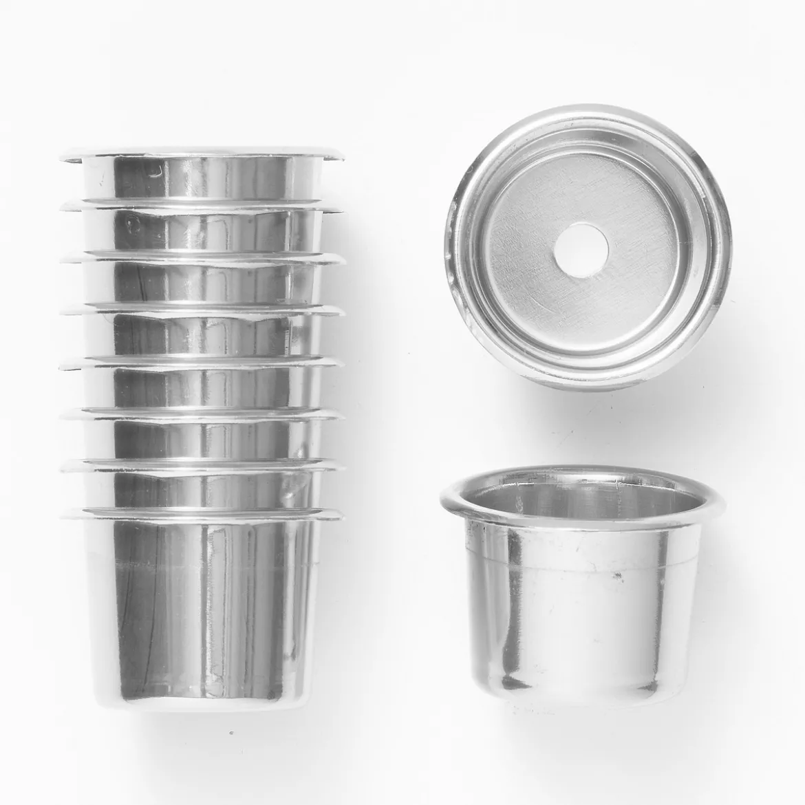 Ljushylsor, tennfärgade. Ø23 mm, H.20 mm (antikljus), tillverkade av aluminium