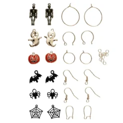 6 par örhängen med 6 par läbbiga halloween-motiv