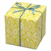 Presentpapper på rulle 10 m × 57 cm – gult papper med vita blomstermotiv