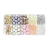 Pärlmix med pastellfärgade runda pärlor (Ø8 / 10 mm) & 4 fjärils-charms