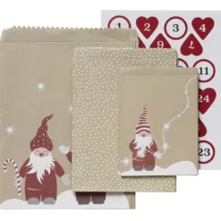 24 påsar av papper, tomtar & vinterkänsla, 3 storlekar × 8 st. + stickers 1–24